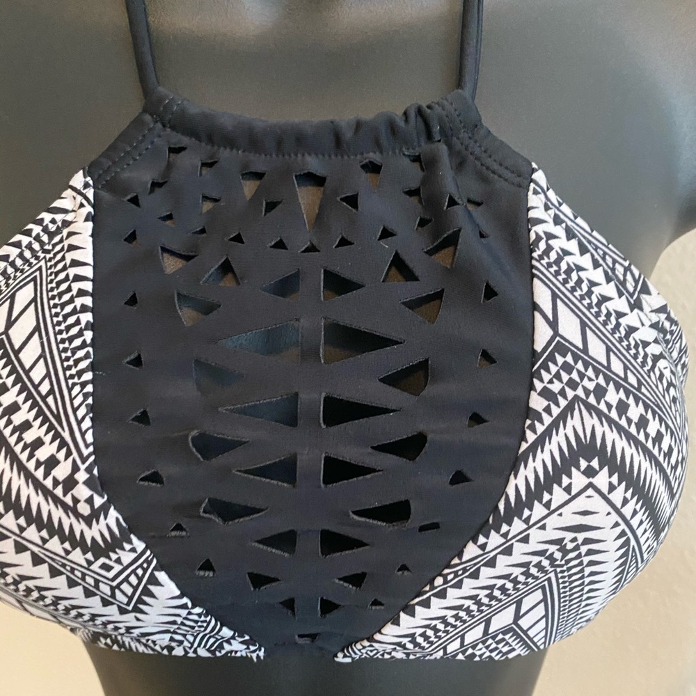 SWIMSUIT TOP - Picture 2 of 7